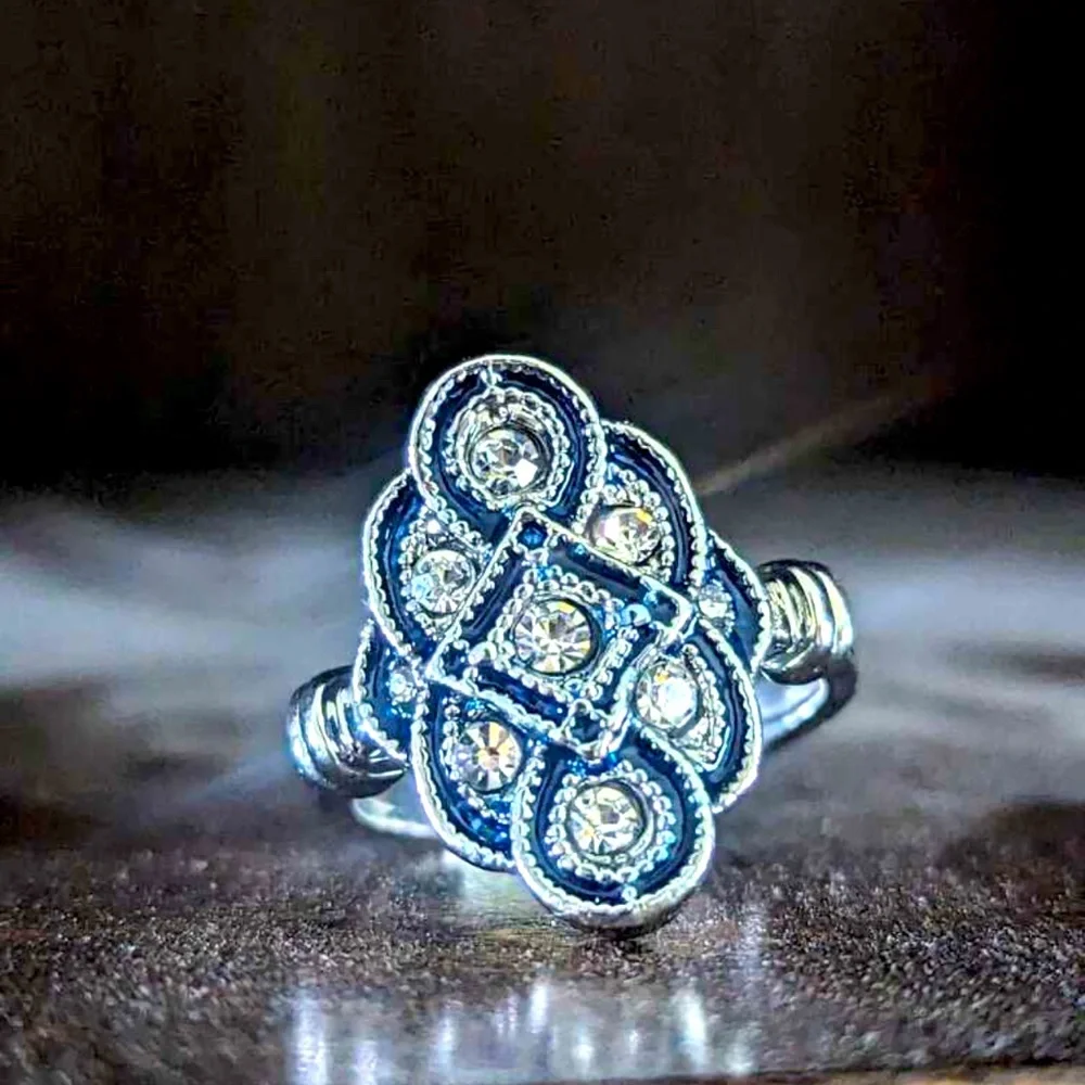 Vintage Sterling Silver Chinese Knot Blue White Sapphire Geometric Banquet Ring